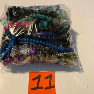 Lot of miscellaneous jewelry pieces
